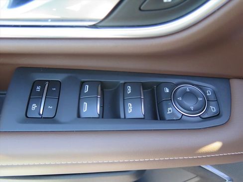 Used 2021 Chevrolet Tahoe High Country w/ Premium Package AWD/4WD image 12