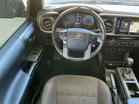 Used 2017 Toyota Tacoma TRD Off-Road image 14
