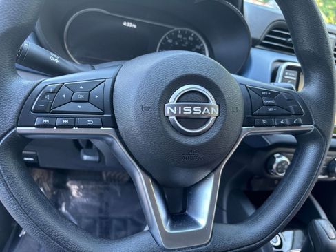 Used 2025 Nissan Versa SV FWD image 25