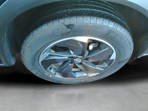 Used 2025 Nissan Rogue SV image 31