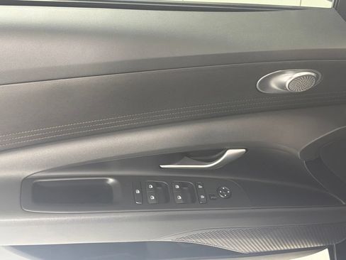 Used 2025 Hyundai Elantra Hybrid FWD image 15