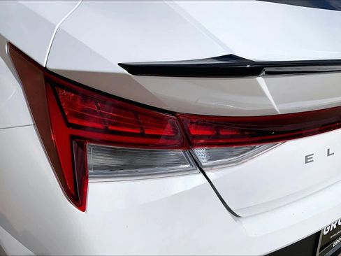 Used 2025 Hyundai Elantra SEL FWD image 27