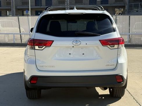Used 2017 Toyota Highlander SE image 5