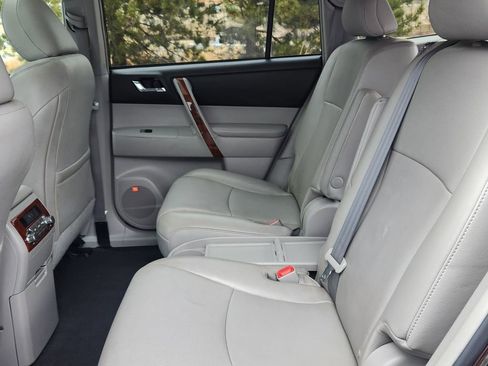 Used 2012 Toyota Highlander Limited w/ Tow Pkg image 11
