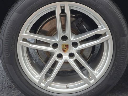 Certified 2024 Porsche Macan image 16