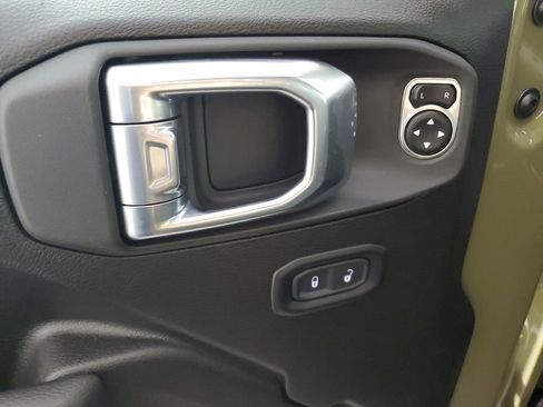 Used 2025 Jeep Wrangler Sport S image 29