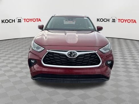 Certified 2025 Toyota Highlander XLE image 2