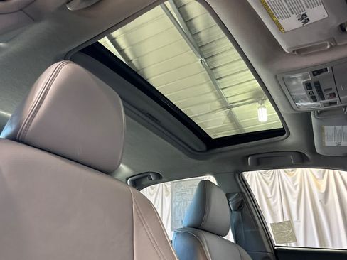 Used 2017 Toyota Camry XLE w/ Moonroof Package FWD image 19