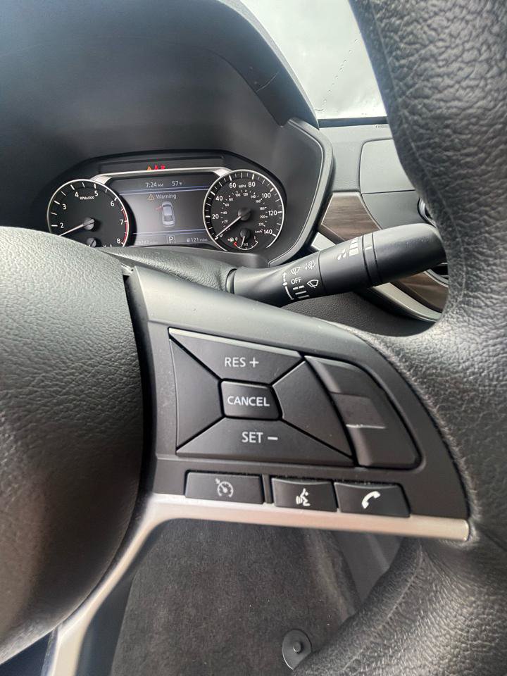 Used 2024 Nissan Altima 2.5 SV FWD image 14