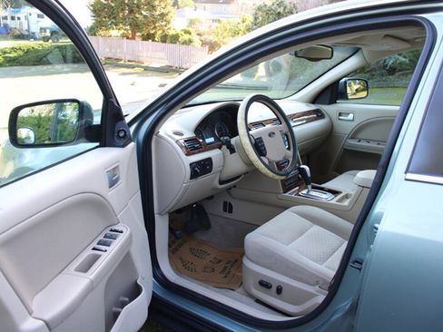 Used 2005 Ford Five Hundred SEL image 5