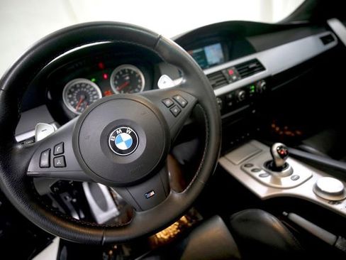 Used 2006 BMW M5 image 9