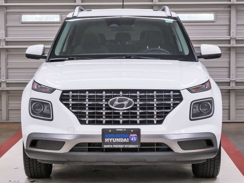 Certified 2024 Hyundai Venue SEL FWD image 4