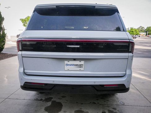 Used 2025 Lincoln Navigator L Reserve image 10