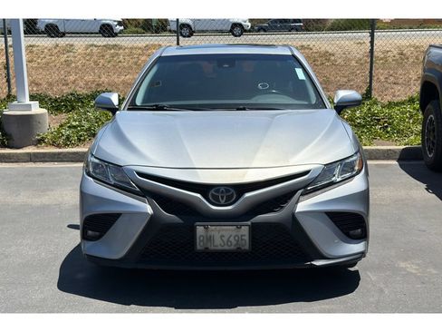 Used 2019 Toyota Camry SE FWD image 3
