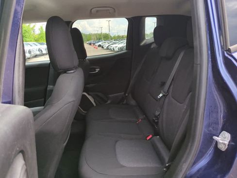 Used 2017 Jeep Renegade Latitude w/ Popular Equipment Group FWD image 13
