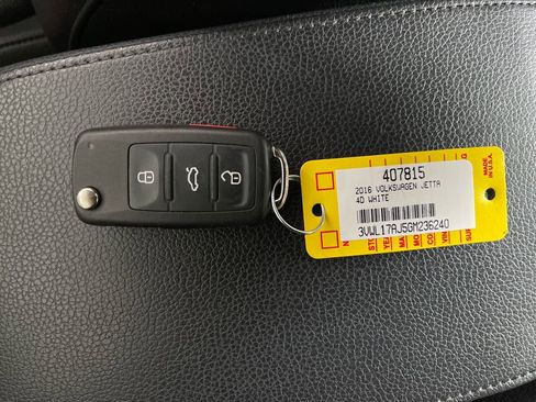 Used 2016 Volkswagen Jetta SEL FWD image 26