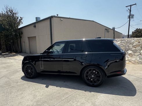 Used 2024 Land Rover Range Rover SE AWD/4WD image 4