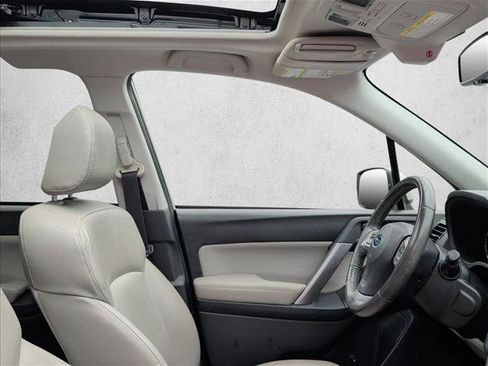 Used 2015 Subaru Forester 2.5i Touring w/ Eyesight & Navigation System AWD/4WD image 28