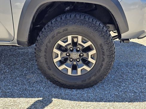Used 2019 Toyota Tacoma TRD Off-Road RWD image 6