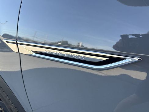 Used 2025 Volkswagen Atlas Cross Sport SE w/ Black Wheel Package AWD/4WD image 9