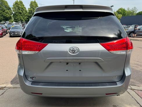 Used 2014 Toyota Sienna LE FWD image 6