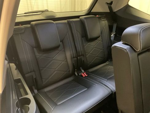 Used 2025 Volkswagen Atlas SE image 28