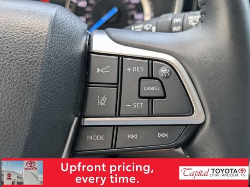 Used 2022 Toyota Highlander XLE AWD/4WD image 18