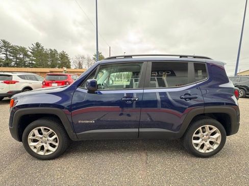 Used 2017 Jeep Renegade Latitude w/ Cold Weather Group AWD/4WD image 4