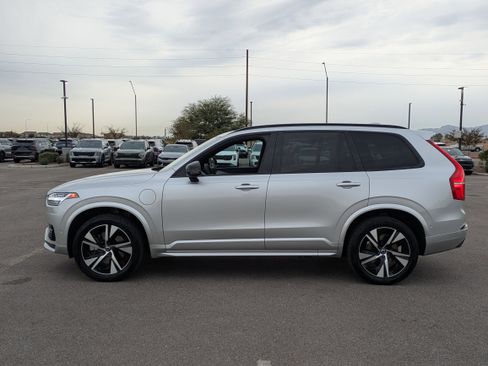 Used 2022 Volvo XC90 T8 R-Design w/ Advanced Package image 2