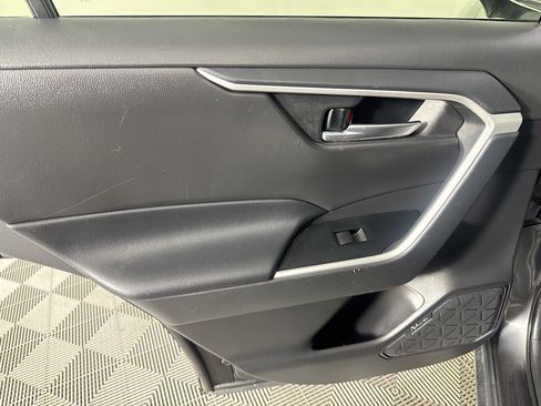Used 2021 Toyota RAV4 XLE image 25
