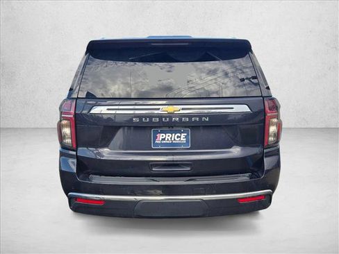 Used 2024 Chevrolet Suburban LT RWD image 6
