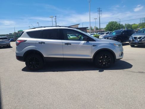 Used 2017 Ford Escape SE w/ Equipment Group 201A AWD/4WD image 8