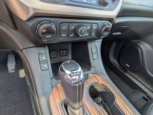 Used 2019 GMC Acadia Denali w/ Technology Package AWD/4WD image 23