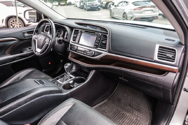 Used 2015 Toyota Highlander Limited Platinum AWD/4WD image 31