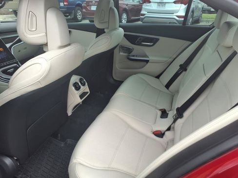 Used 2025 Mercedes-Benz C 300 Sedan image 7