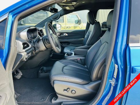 New 2026 Chrysler Pacifica Select FWD image 3