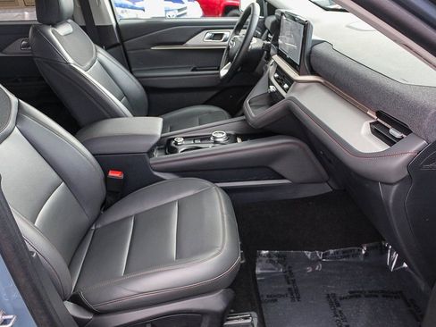 Used 2025 Ford Explorer Active w/ Active Comfort Package image 18