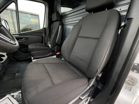 Used 2019 Mercedes-Benz Sprinter 170 Cargo image 11