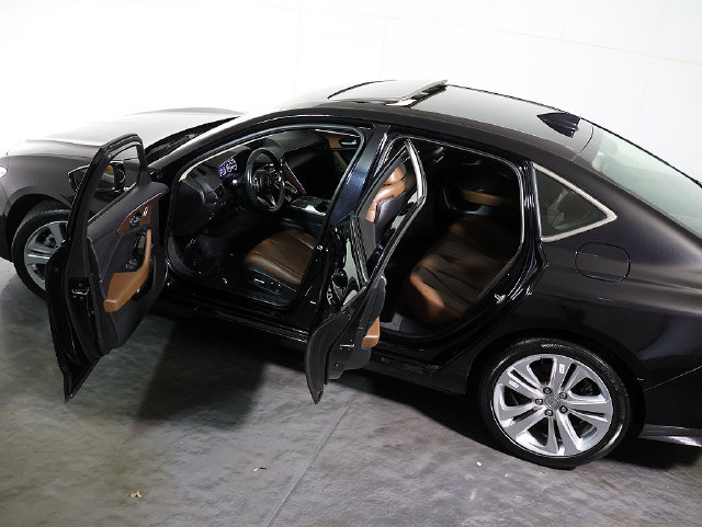 Used 2023 Acura TLX w/ Technology Package FWD image 5