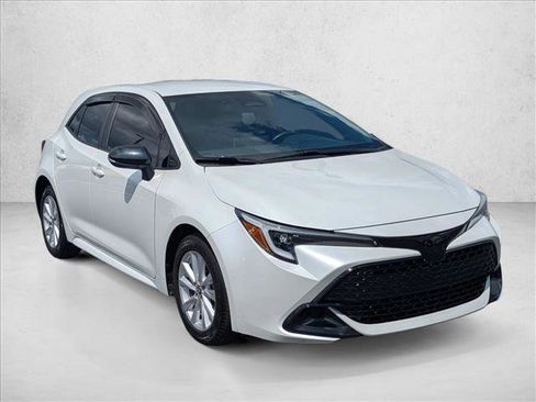 Used 2023 Toyota Corolla SE FWD image 3