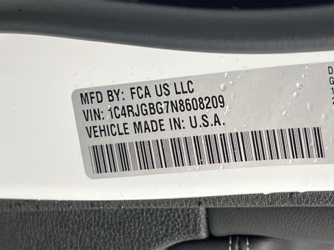 Used 2022 Jeep Grand Cherokee Limited image 31