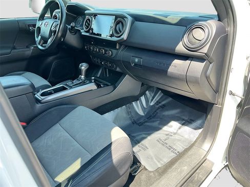 Used 2020 Toyota Tacoma TRD Sport image 26