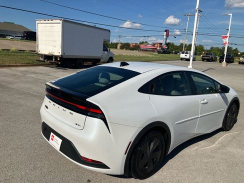 Used 2026 Toyota Prius LE FWD image 9