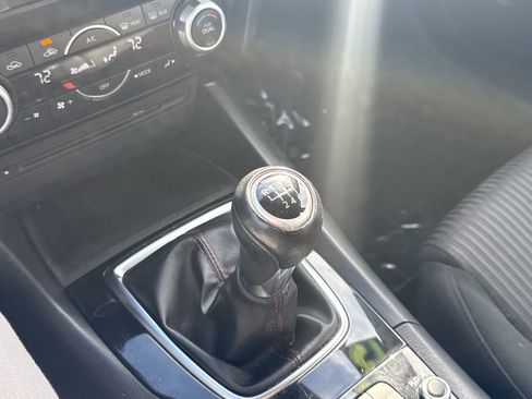 Used 2015 MAZDA MAZDA3 i Touring w/ Technology Package image 23