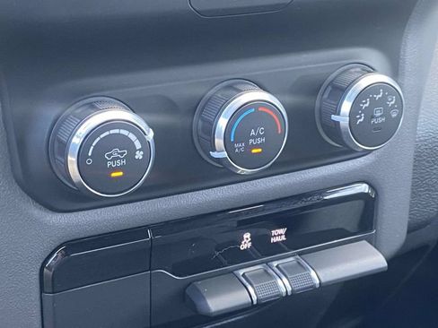 Used 2022 RAM 1500 Big Horn RWD image 24