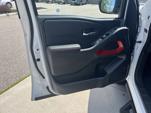 New 2025 Nissan Frontier PRO-4X image 17