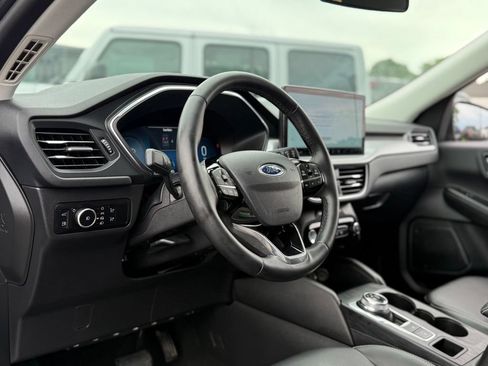 Used 2025 Ford Escape Platinum AWD/4WD image 12