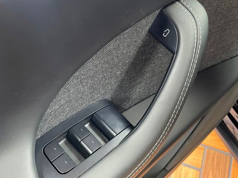 Used 2022 Tesla Model X Plaid image 16