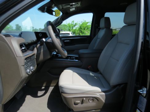 Used 2025 Chevrolet Tahoe LT w/ Comfort Package AWD/4WD image 18