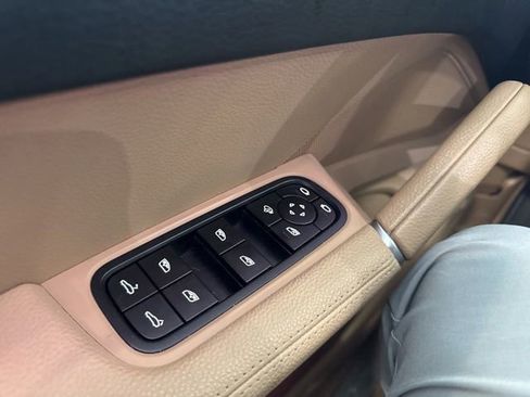 Used 2023 Porsche Cayenne AWD/4WD image 19